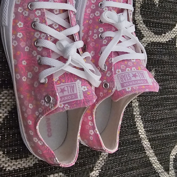 Converse - Picture 2 of 6